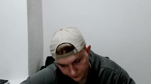 Snapshot of mrheat_ chatting on February 4, 2026, 8:36 pm Max online show from February 4, 2026, 8:36 pm