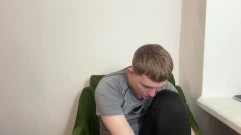 Snapshot of mrheat_ chatting on February 12, 2026, 7:20 pm Max online show from February 12, 2026, 7:20 pm