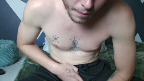 Snapshot of mrhoneybunz chatting on May 26, 2026, 1:40 pm mrhoneybunz online show from May 26, 2026, 1:40 pm