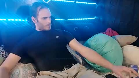 Snapshot of mrkinksized chatting on March 11, 2025, 4:21 am MrKinkSized online show from March 11, 2025, 4:21 am