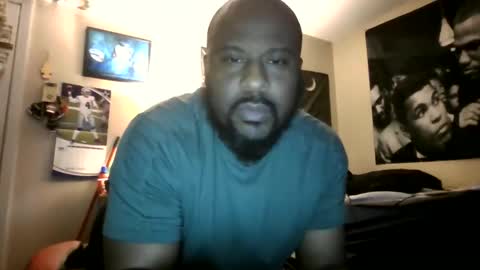 Snapshot of mrknowpussy chatting on May 5, 2026, 9:39 am mrknowpussy online show from May 5, 2026, 9:39 am