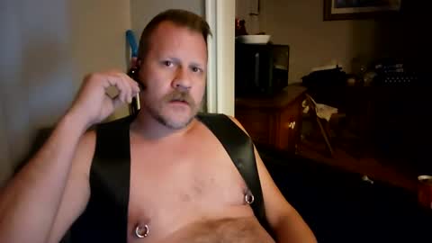 Snapshot of mrleather chatting on January 3, 2025, 12:43 am mrleather online show from January 3, 2025, 12:43 am