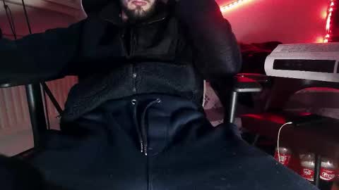 Snapshot of mrrogu3 chatting on December 18, 2025, 8:31 am MrRogue online show from December 18, 2025, 8:31 am