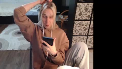 Snapshot of mrsluck chatting on June 18, 2026, 3:16 pm Sasha online show from June 18, 2026, 3:16 pm