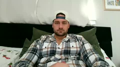 Snapshot of mrthickly818 chatting on February 24, 2026, 2:26 pm mrthickly818 online show from February 24, 2026, 2:26 pm