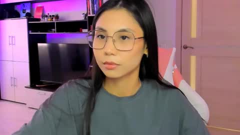 ms_emily_ online show from May 28, 2026, 10:56 am