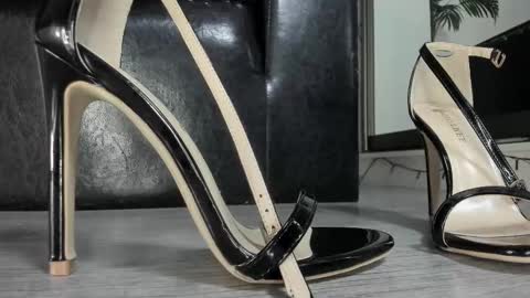 Snapshot of ms_enigma chatting on October 26, 2025, 3:40 pm Goddess. Miss. Lady. Queen. Madam Milady online show from October 26, 2025, 3:40 pm