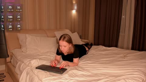 Eva 3 online show from December 16, 2024, 5:11 pm