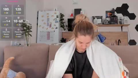 Snapshot of ms_foryou chatting on October 17, 2025, 4:15 am Ms ForYOU online show from October 17, 2025, 4:15 am