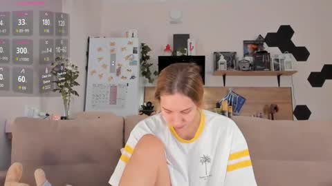 Snapshot of ms_foryou chatting on October 24, 2025, 4:09 am Ms ForYOU online show from October 24, 2025, 4:09 am