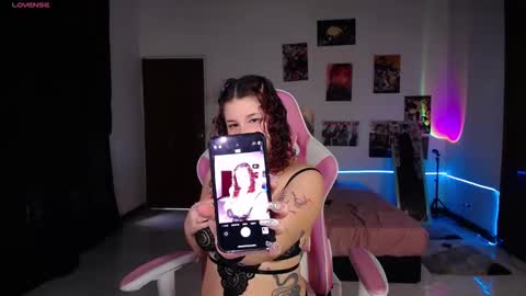 Manuela3 online show from October 19, 2025, 5:46 pm
