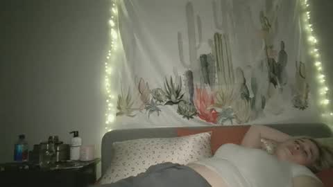 Snapshot of msclairewhatever chatting on December 5, 2025, 8:01 am msclairewhatever online show from December 5, 2025, 8:01 am