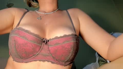 Snapshot of mspurrfectlove chatting on February 20, 2025, 1:46 am MsPurrfectLove online show from February 20, 2025, 1:46 am