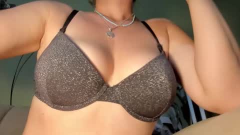 Snapshot of mspurrfectlove chatting on March 1, 2025, 2:04 am MsPurrfectLove online show from March 1, 2025, 2:04 am