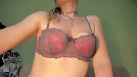 Snapshot of mspurrfectlove chatting on December 1, 2025, 3:50 pm MsPurrfectLove online show from December 1, 2025, 3:50 pm