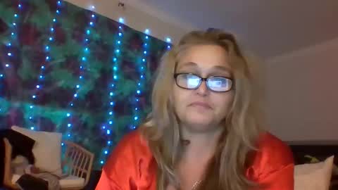 Snapshot of msrobinsonshood chatting on November 22, 2025, 12:37 pm MissRobinson online show from November 22, 2025, 12:37 pm