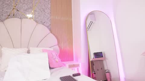 Manuela  online show from November 15, 2025, 3:15 am