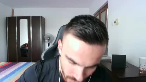 Snapshot of mu5clemania chatting on October 19, 2025, 12:39 pm Victor online show from October 19, 2025, 12:39 pm