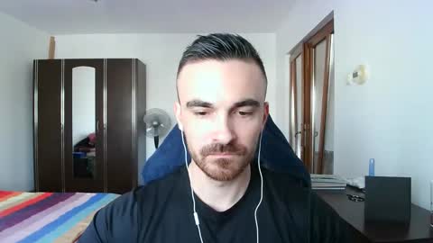 Snapshot of mu5clemania chatting on November 15, 2025, 11:40 am Victor online show from November 15, 2025, 11:40 am