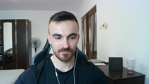 Snapshot of mu5clemania chatting on December 4, 2025, 11:19 am Victor online show from December 4, 2025, 11:19 am