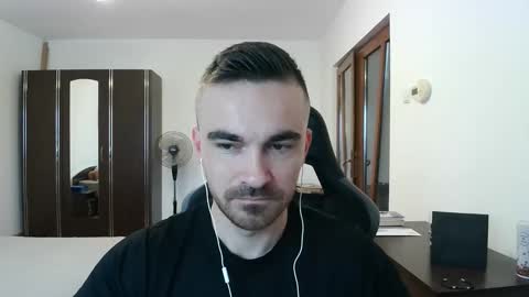 Snapshot of mu5clemania chatting on December 14, 2025, 9:03 am Victor online show from December 14, 2025, 9:03 am