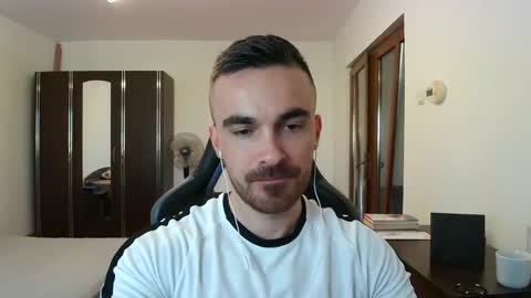 Snapshot of mu5clemania chatting on December 15, 2025, 1:26 pm Victor online show from December 15, 2025, 1:26 pm