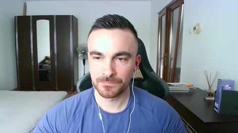 Snapshot of mu5clemania chatting on May 2, 2026, 10:42 am Victor online show from May 2, 2026, 10:42 am