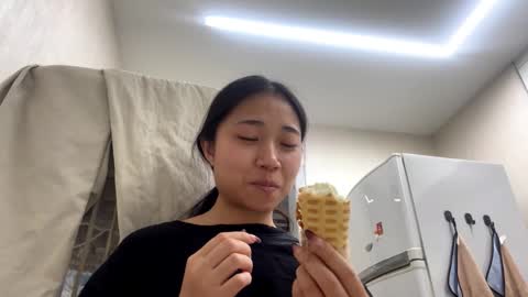 Snapshot of muiklecha chatting on February 2, 2026, 10:08 pm Mia online show from February 2, 2026, 10:08 pm