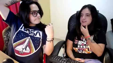 Snapshot of multiorgasmic_6 chatting on September 17, 2025, 10:33 pm Dani and Alex online show from September 17, 2025, 10:33 pm
