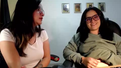 Snapshot of multiorgasmic_6 chatting on October 15, 2025, 2:44 am Dani and Alex online show from October 15, 2025, 2:44 am