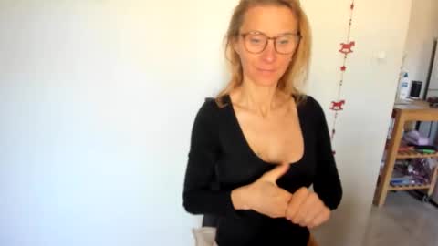 Snapshot of munishpunish chatting on March 24, 2026, 8:41 am LOVELY JULIA Peter DAY online show from March 24, 2026, 8:41 am