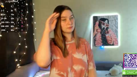 Snapshot of murrrworren chatting on December 19, 2025, 9:11 pm Mira online show from December 19, 2025, 9:11 pm