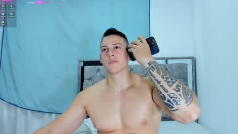 muscle_king_cum online show from January 17, 2025, 2:18 pm