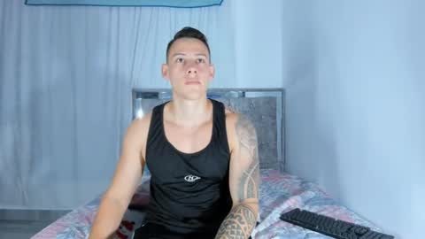 muscle_king_cum online show from January 28, 2025, 12:32 pm