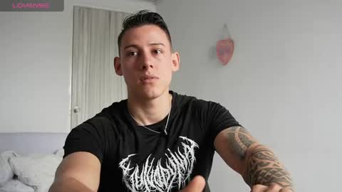 muscle_king_cum online show from April 13, 2026, 2:44 pm