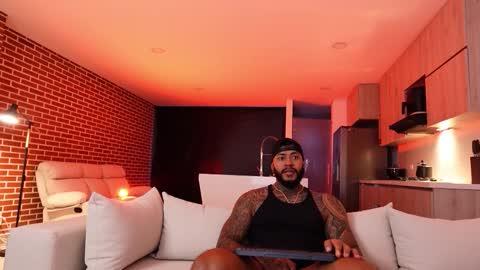 Snapshot of muscle_man19 chatting on October 8, 2025, 10:57 am Nick online show from October 8, 2025, 10:57 am