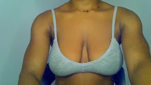 Snapshot of muscle_queen0 chatting on February 21, 2026, 8:10 pm muscle_queen0 online show from February 21, 2026, 8:10 pm