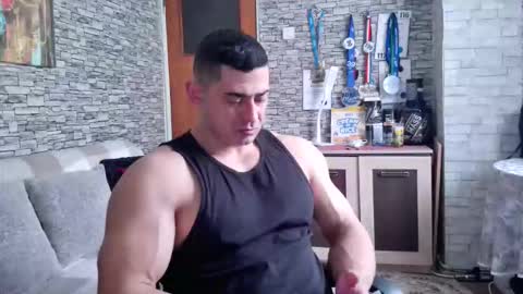 Snapshot of musclebredon chatting on January 6, 2026, 8:07 am BRENDON online show from January 6, 2026, 8:07 am