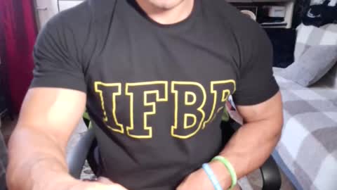 Snapshot of musclebredon chatting on January 10, 2026, 8:05 am BRENDON online show from January 10, 2026, 8:05 am