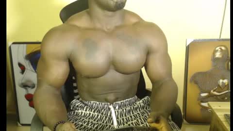 Snapshot of musclegodsammy23 chatting on February 13, 2025, 1:40 am musclegod23 online show from February 13, 2025, 1:40 am