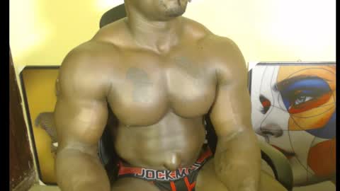 Snapshot of musclegodsammy23 chatting on February 26, 2025, 4:25 am musclegod23 online show from February 26, 2025, 4:25 am