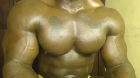 musclegod23 online show from November 18, 2025, 2:32 pm