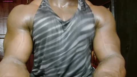 Snapshot of musclegodsammy23 chatting on April 10, 2026, 1:22 am musclegod23 online show from April 10, 2026, 1:22 am