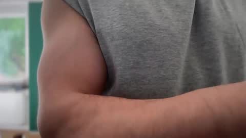 musclehair3 online show from April 8, 2026, 10:48 am