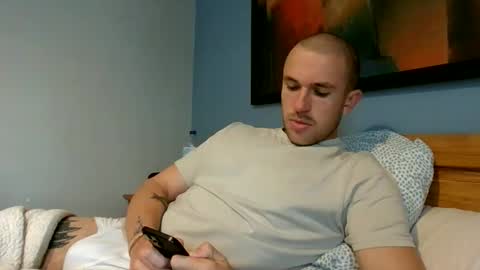 muscleshow00 online show from November 19, 2025, 8:58 am