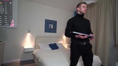 Snapshot of muscularfriend chatting on December 19, 2025, 3:52 pm Ivan online show from December 19, 2025, 3:52 pm