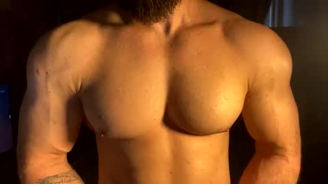 muscularjuggler online show from May 29, 2026, 2:42 am