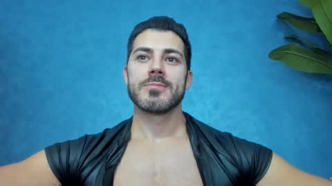 Snapshot of muscularmaster chatting on February 4, 2026, 10:26 pm muscularmaster onlyfans online show from February 4, 2026, 10:26 pm