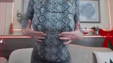 Snapshot of musedollx chatting on December 17, 2025, 10:38 pm Luna online show from December 17, 2025, 10:38 pm