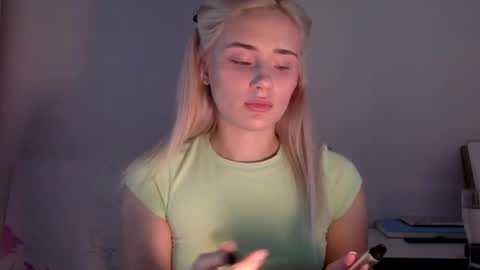 Snapshot of musescorner chatting on December 3, 2025, 10:57 am musescorner online show from December 3, 2025, 10:57 am